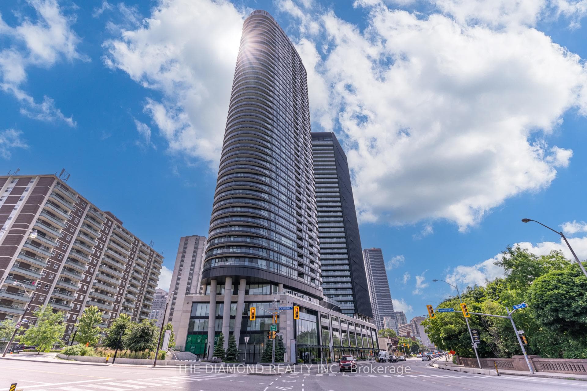 585 Bloor Street Unit 2420 photo 1