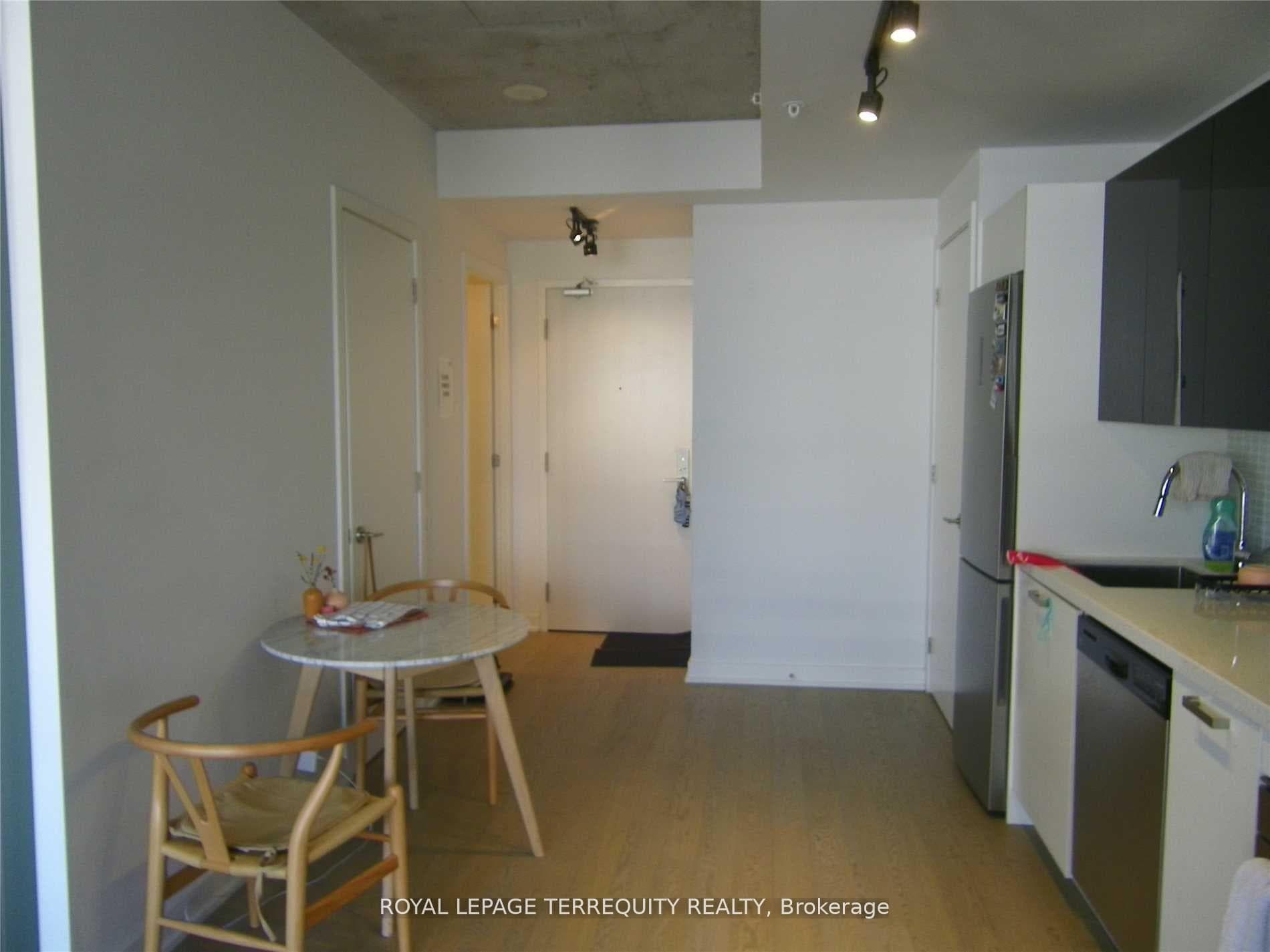39 Brant Street Unit 909 photo 7