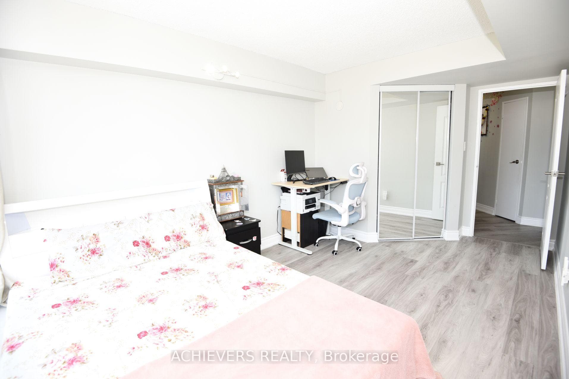 1 Rowntree Road Unit 914 photo 31