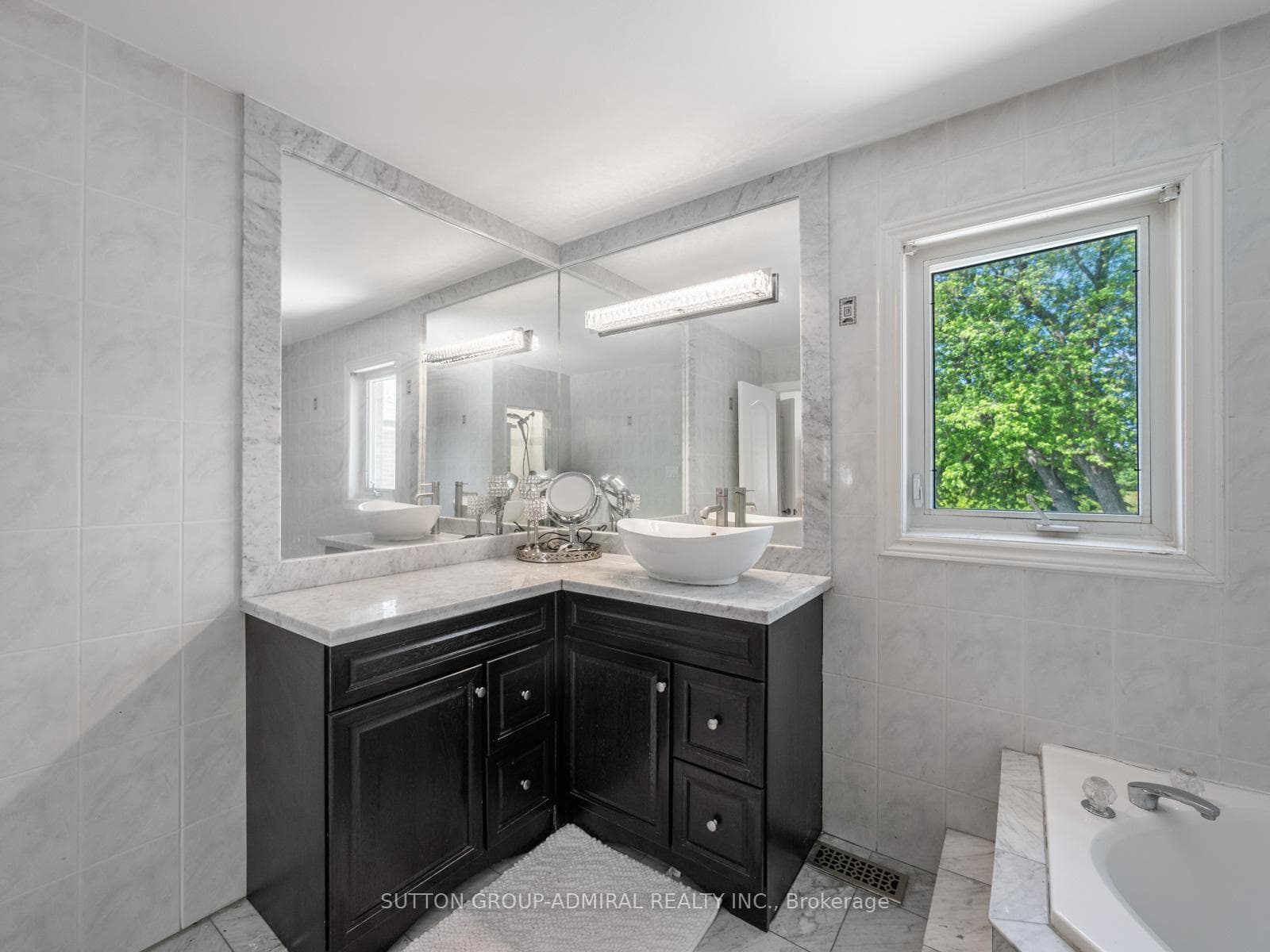 18 Thatcher Avenue photo 33