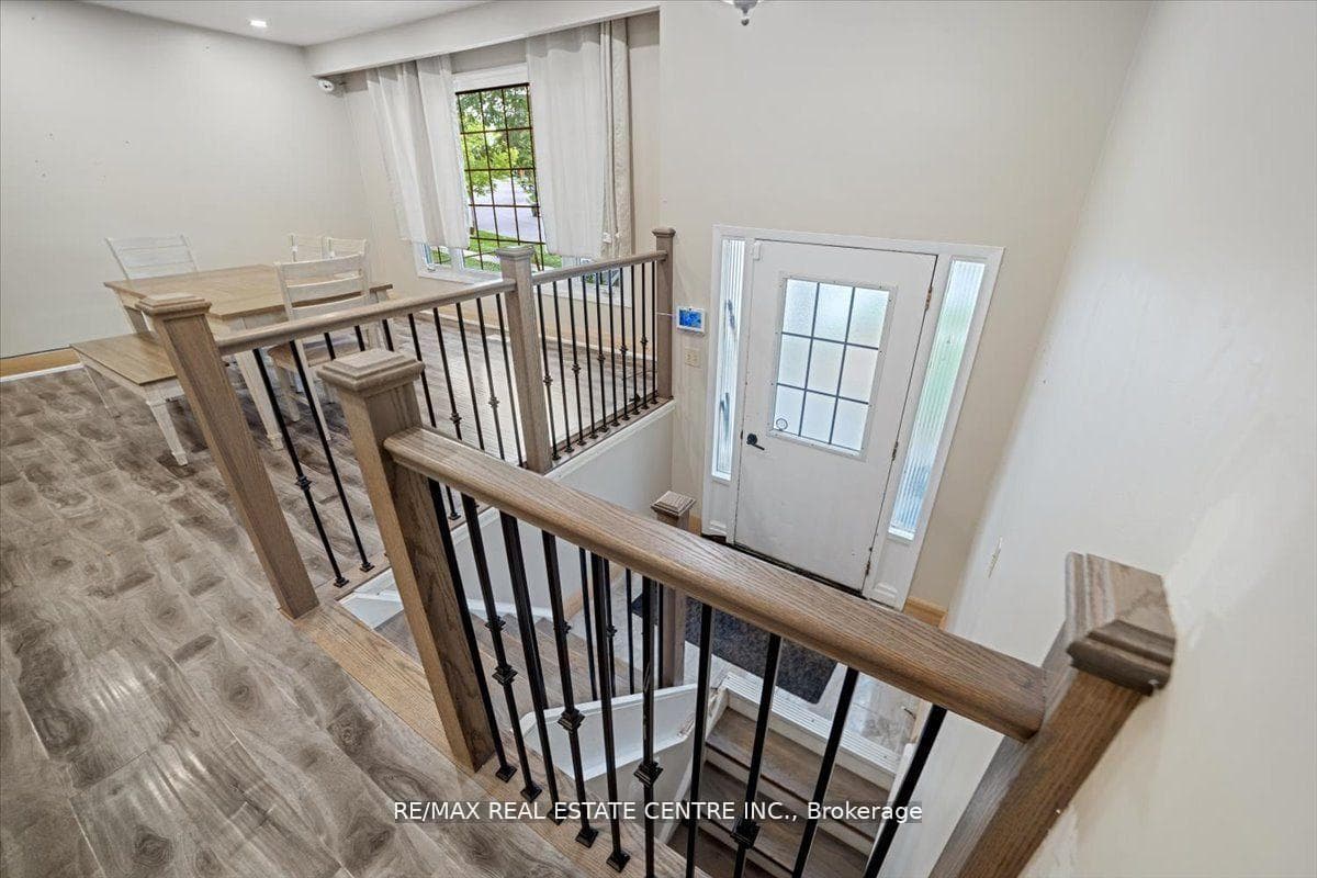 27 Bernick Drive photo 5