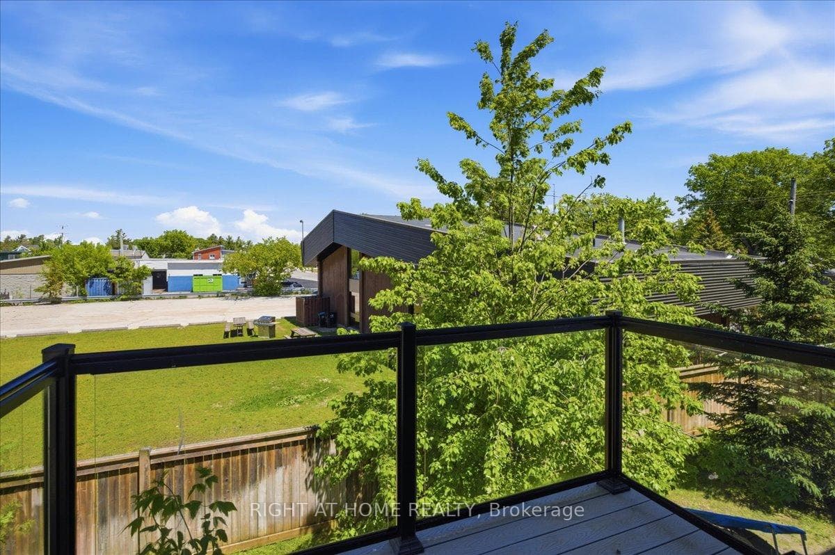 9 Bremont Way photo 18