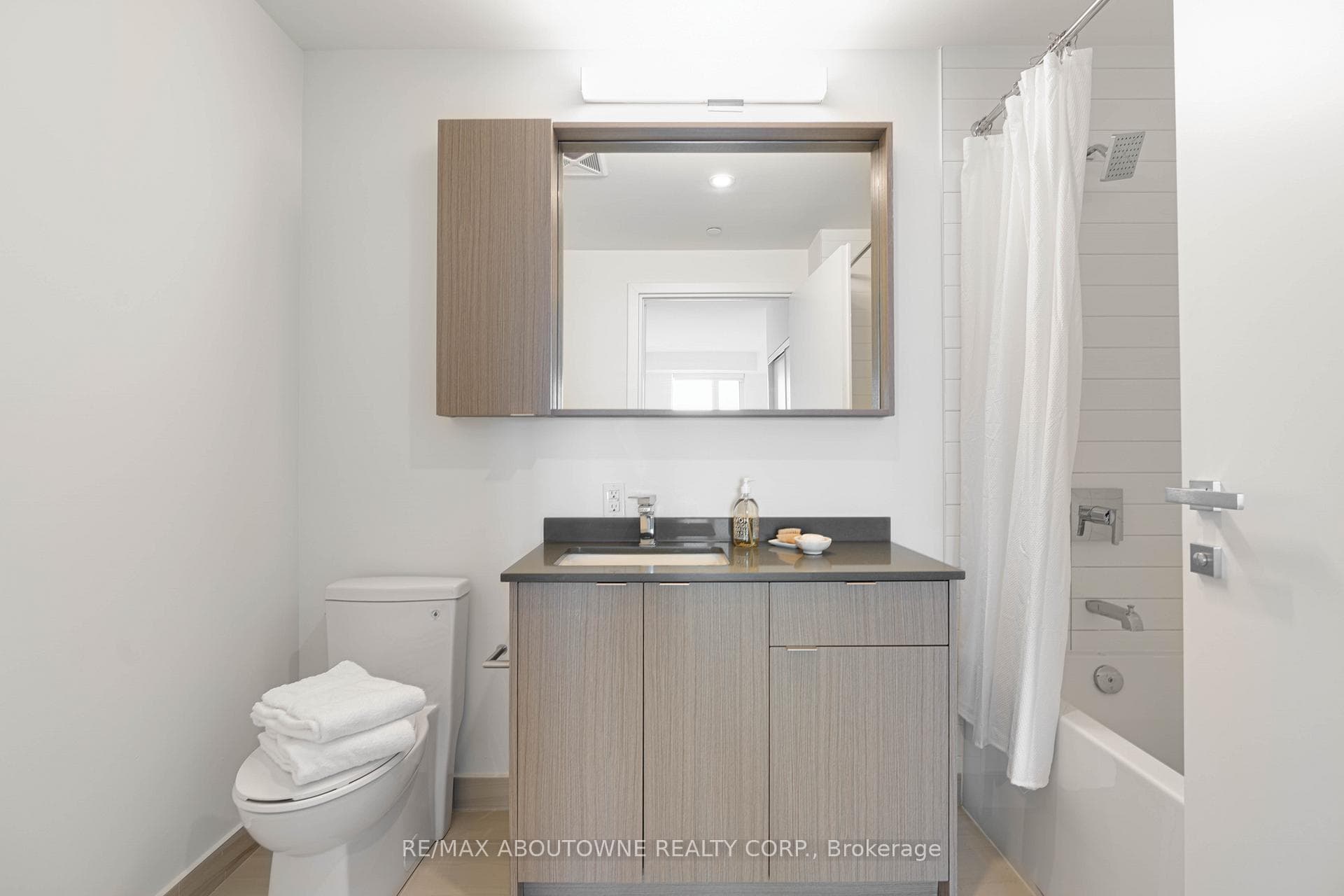 125 Bronte Road Unit 603 photo 9