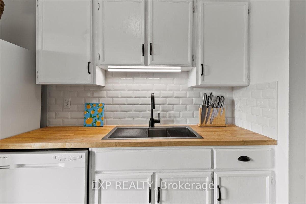 450 Bristol Crescent Unit 11 photo 15