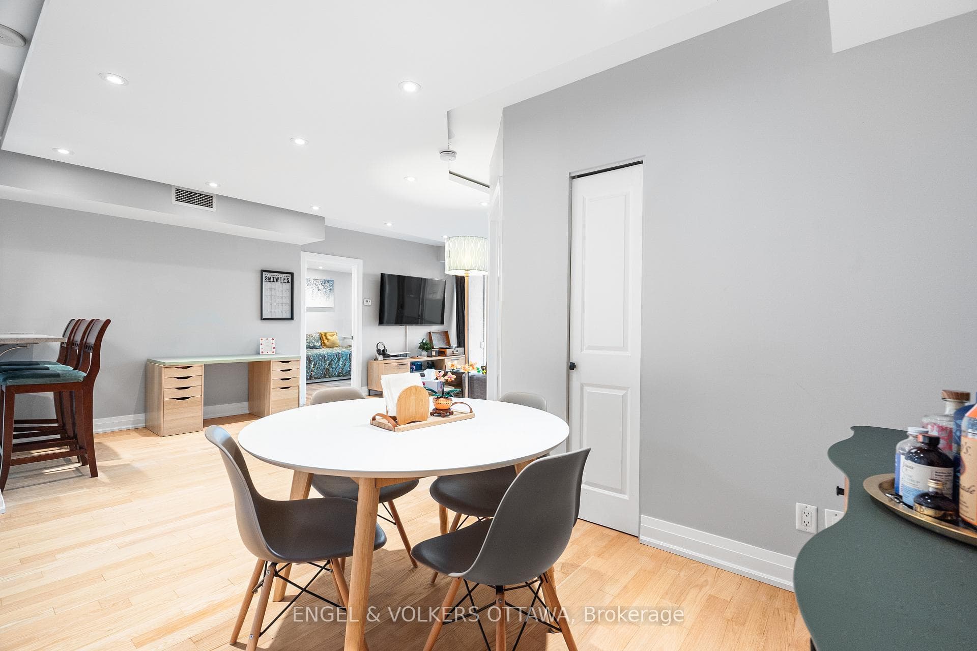 200 RIDEAU Street Unit 202 photo 17