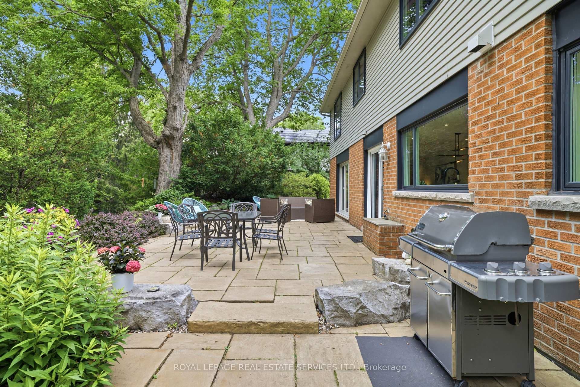 11 Regency Court photo 39