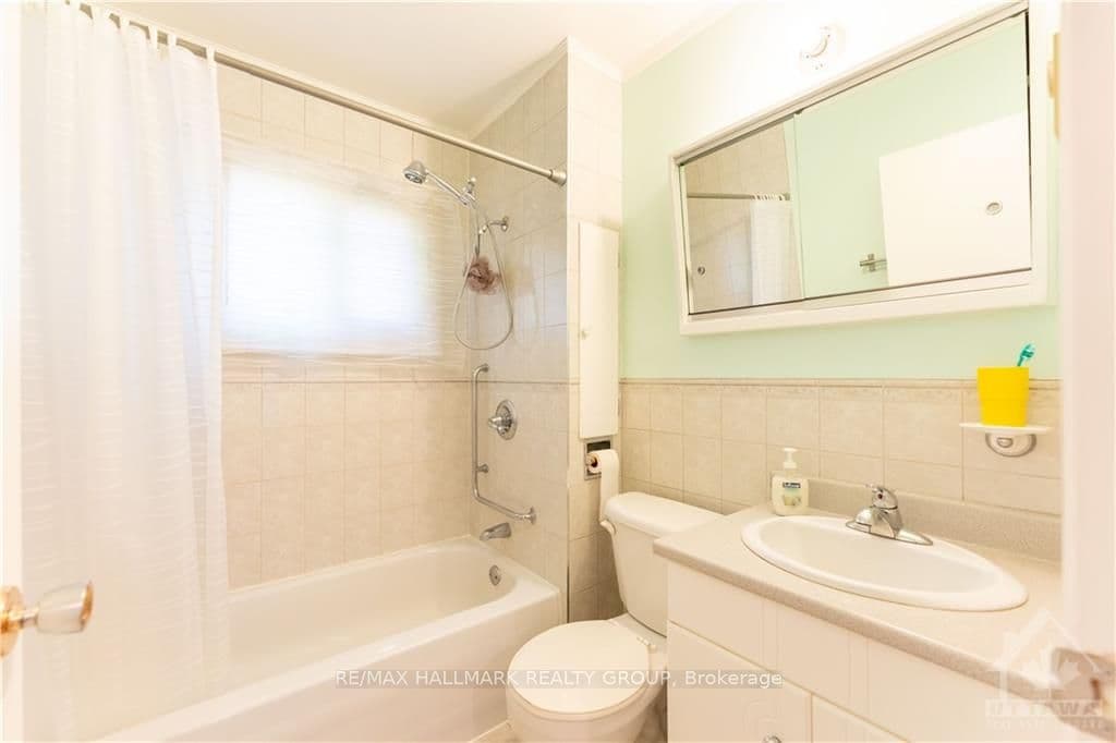 424 CHAMPLAIN Street photo 12