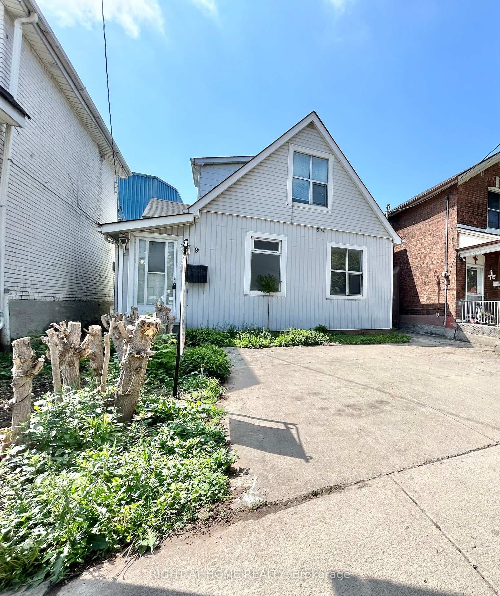 9 Oak Avenue photo 2