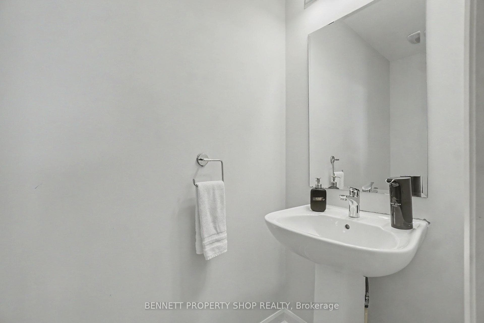 127 Attwell Private photo 10