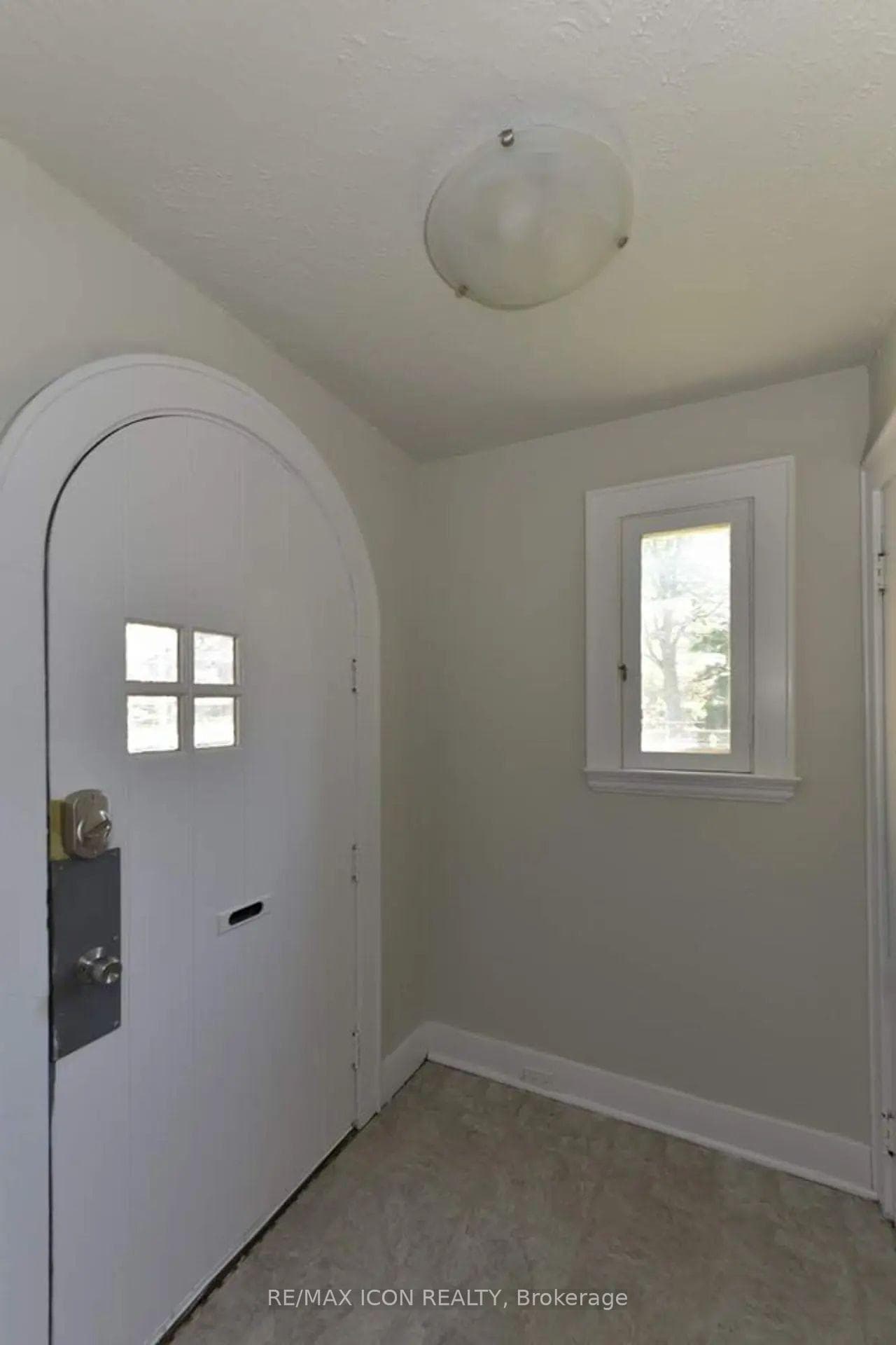 525 Grosvenor Street photo 8