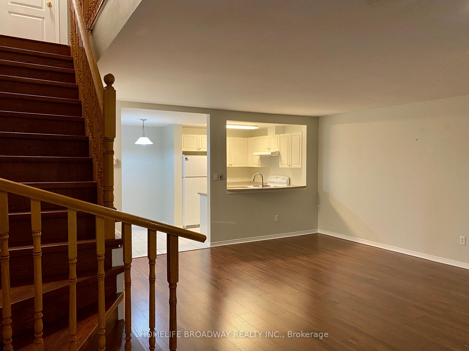 108 Finch Avenue Unit B38 photo 4