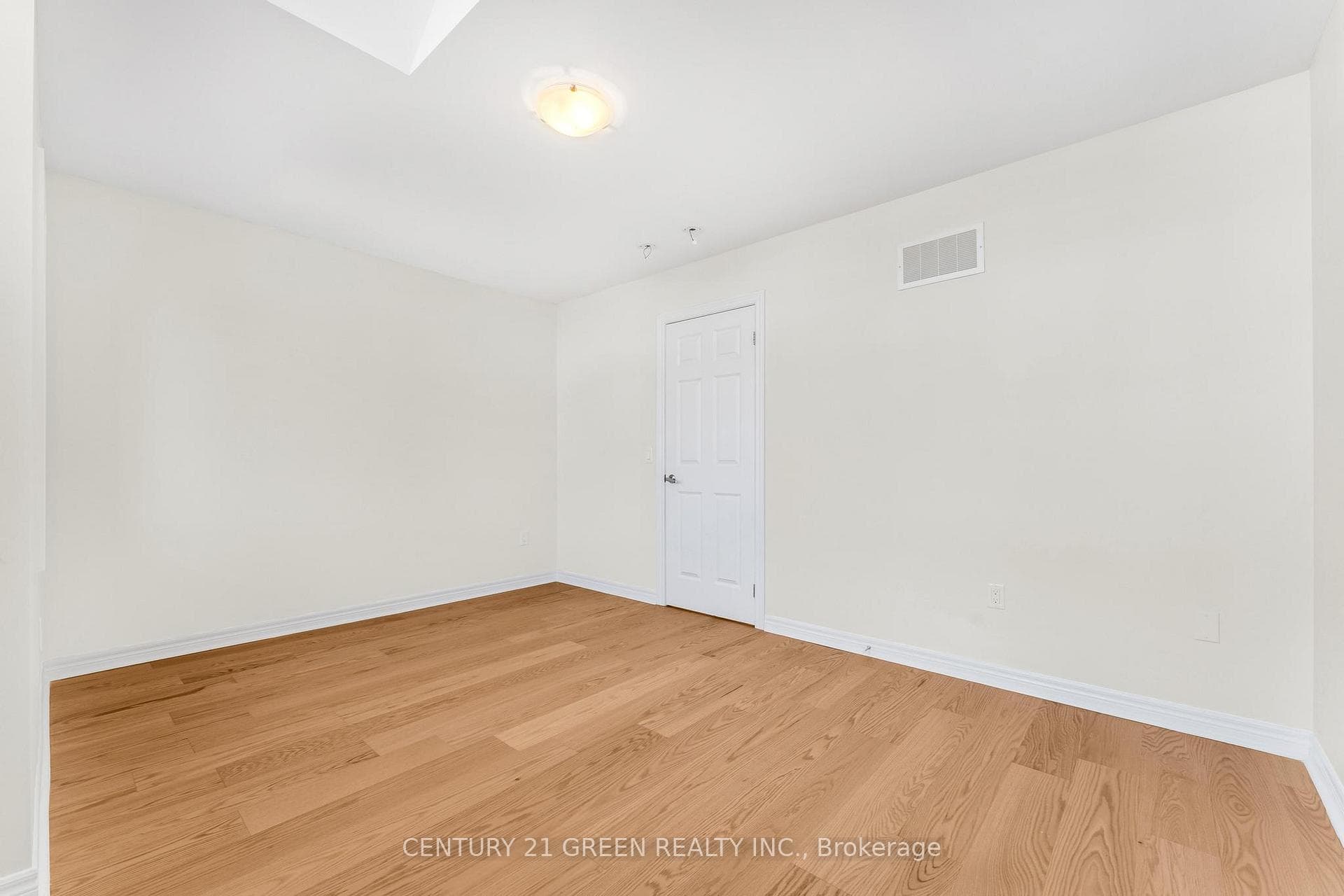 1174 Upper Thames Drive photo 27