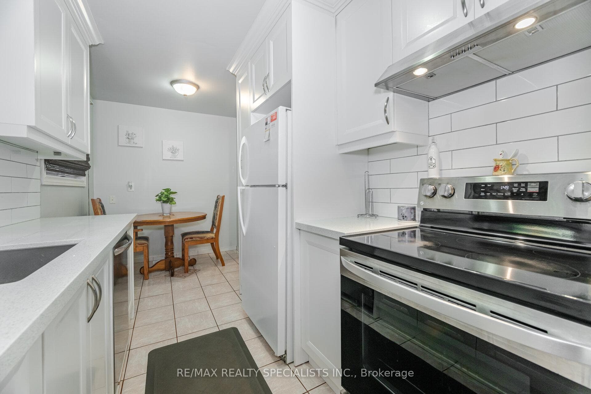 3340 Tallmast Crescent photo 12