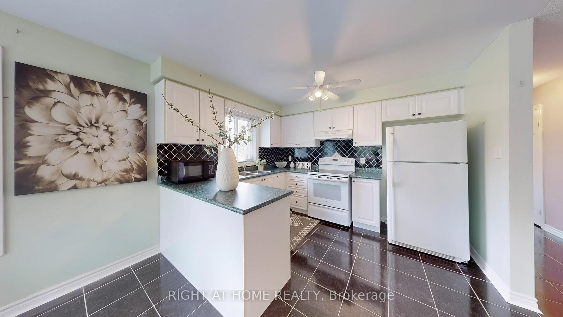119 Grace Crescent photo 4