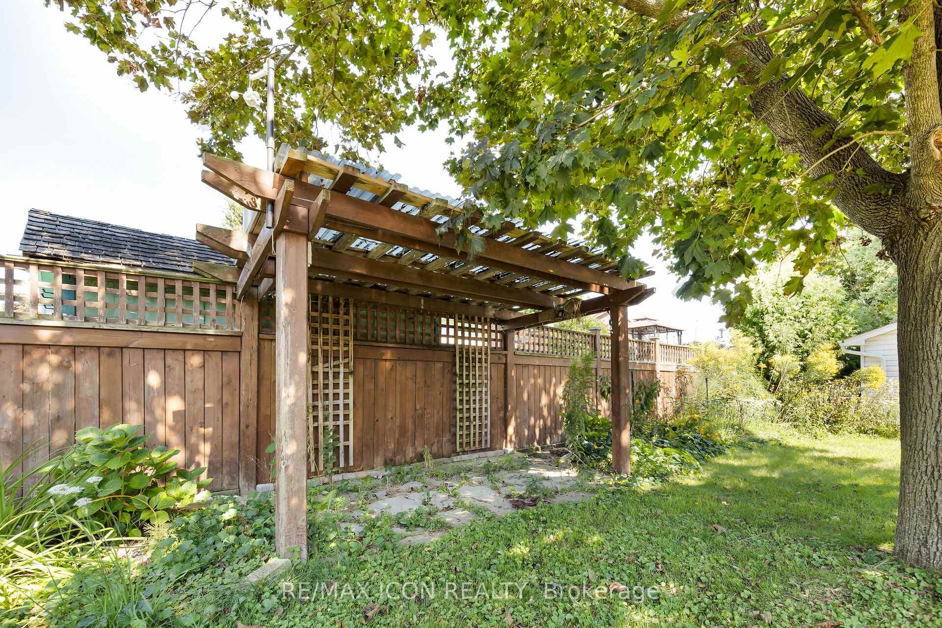 1257 Glenora Drive photo 31