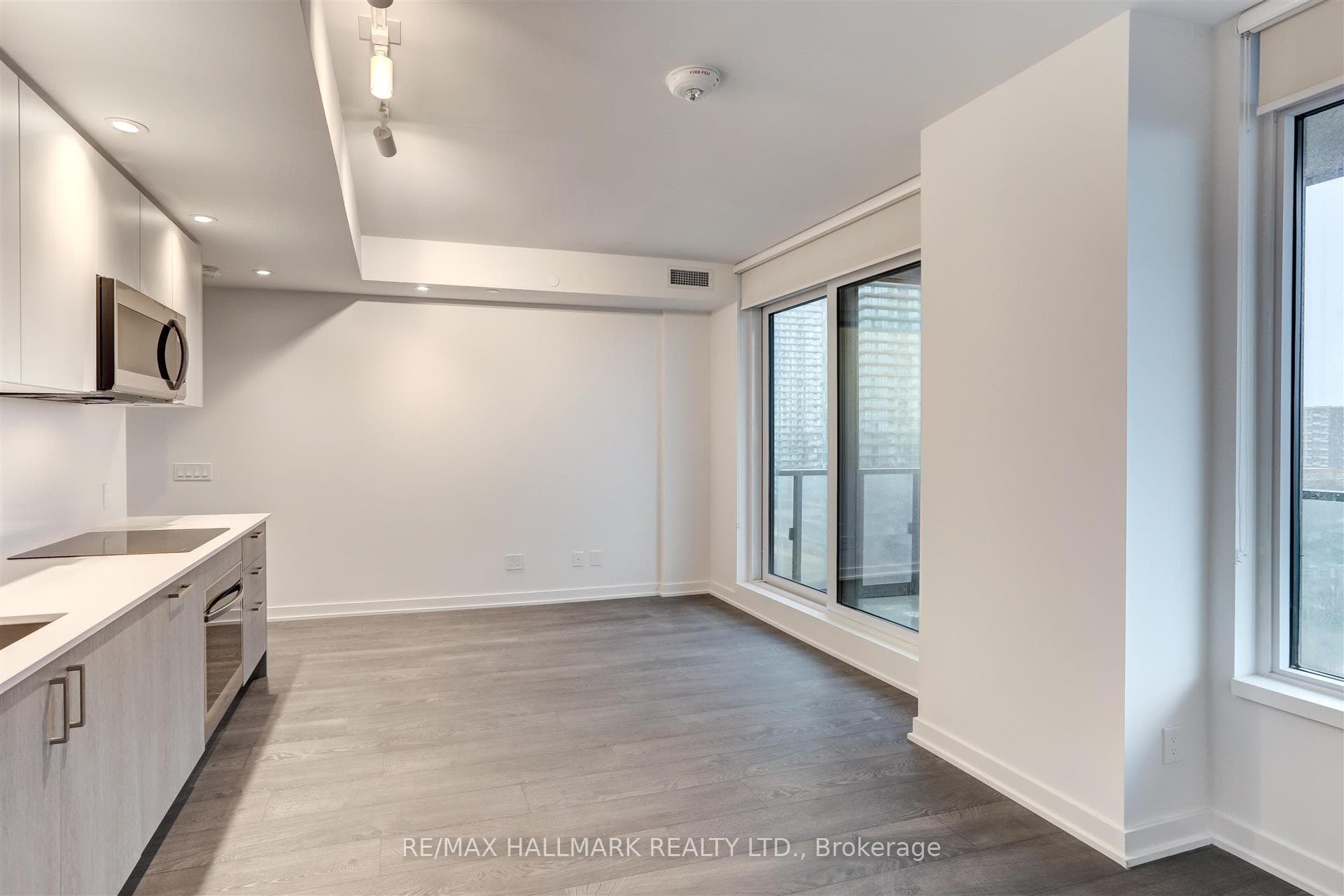 1928 Lake Shore Boulevard Unit 1502 photo 2