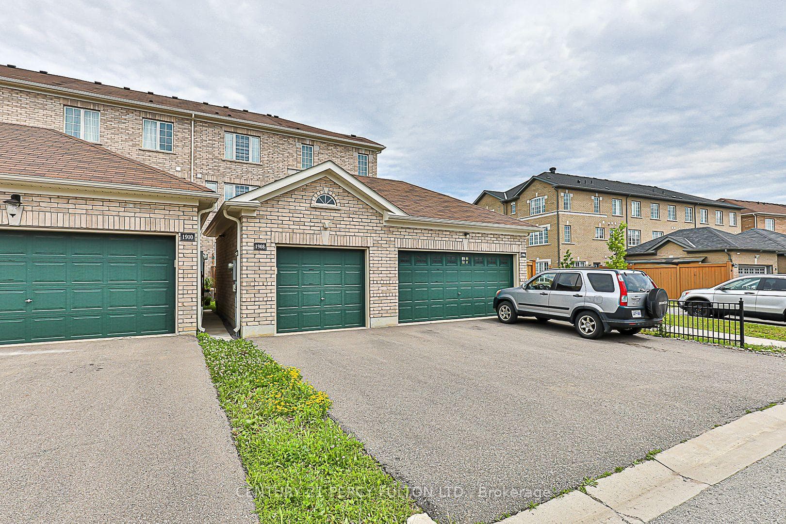 One Garage and Long Driveway (total 3 cars)