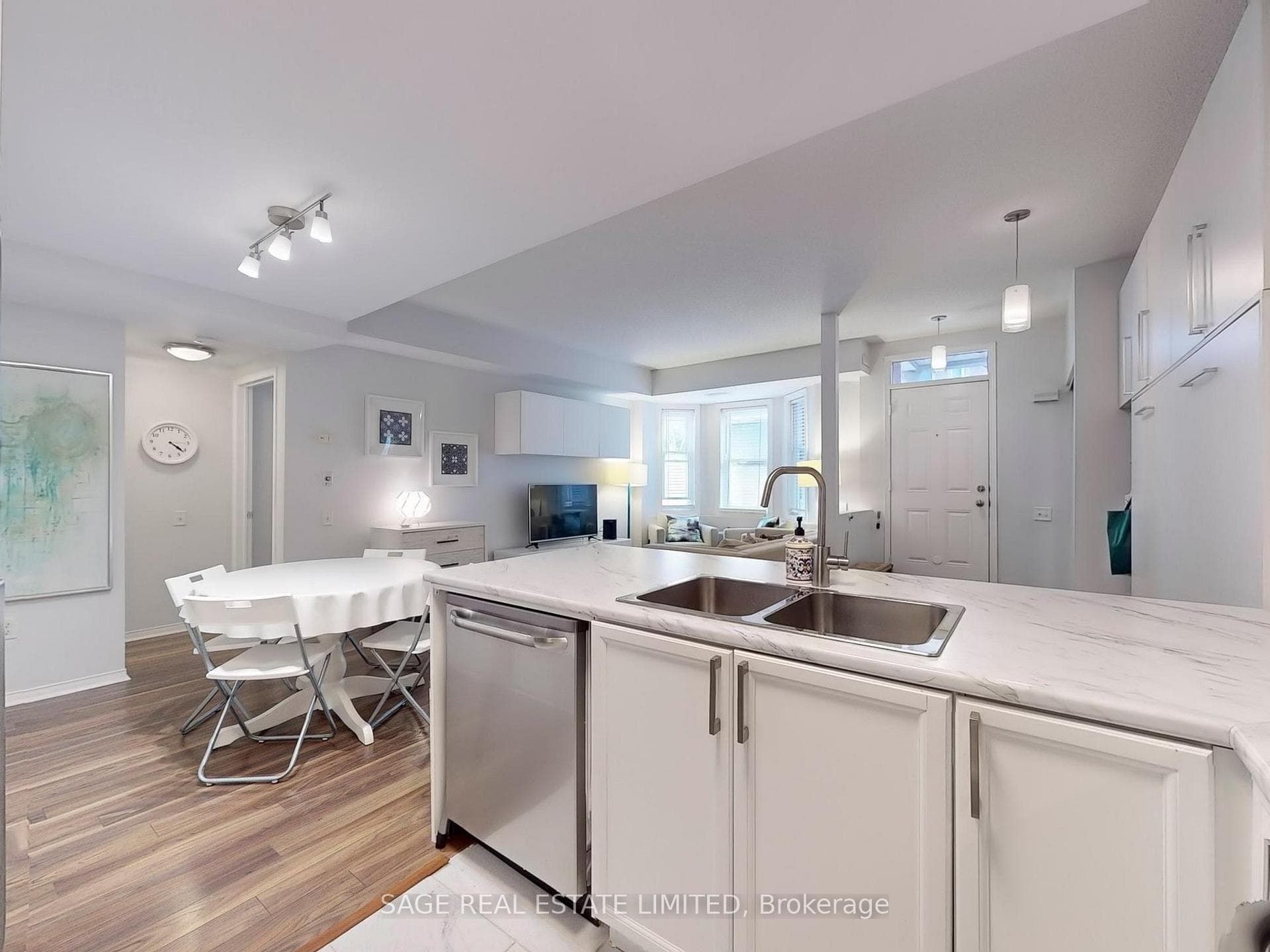 760 Lawrence Avenue Unit 44 photo 14