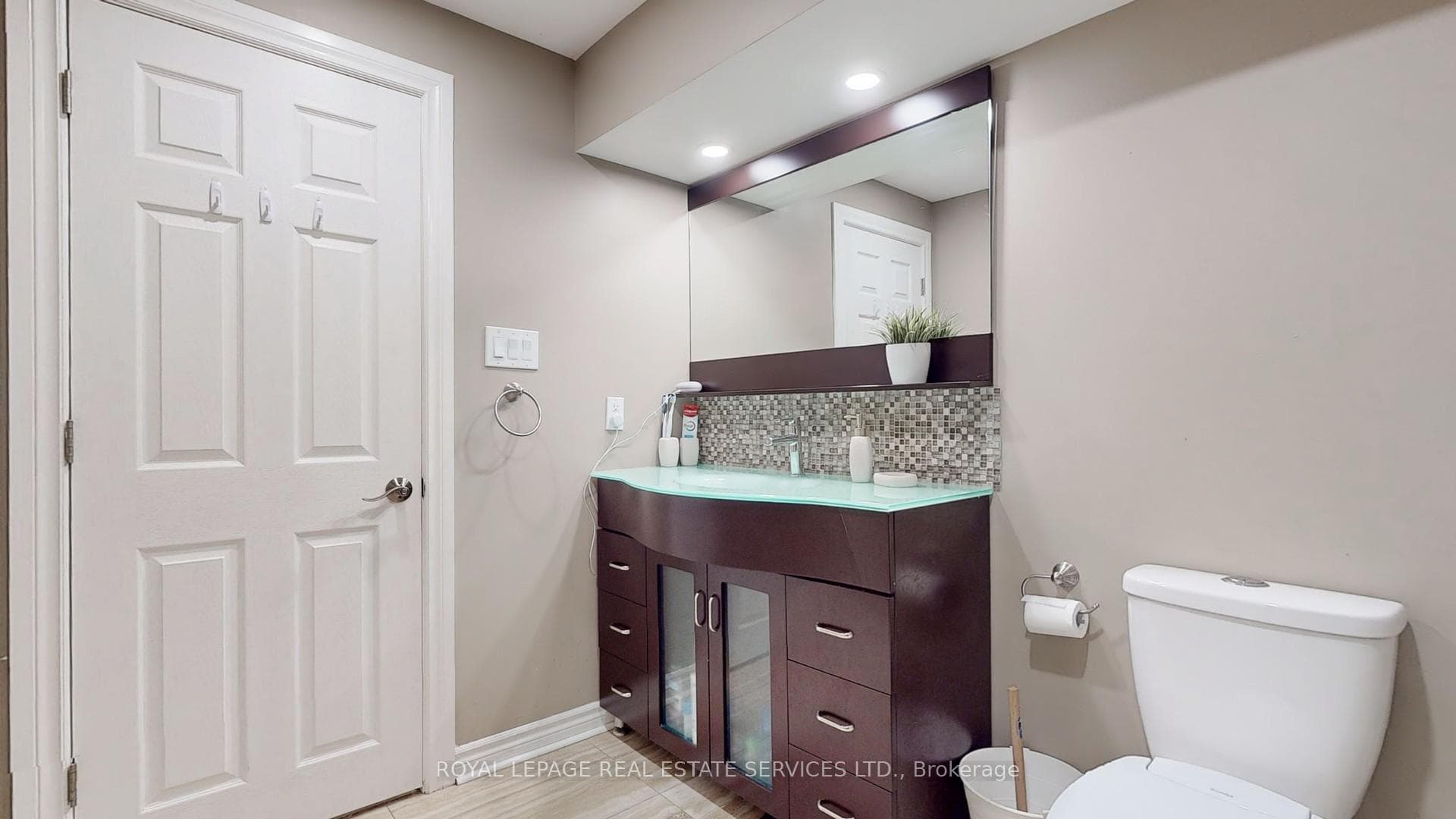 381 Leiterman Drive photo 38