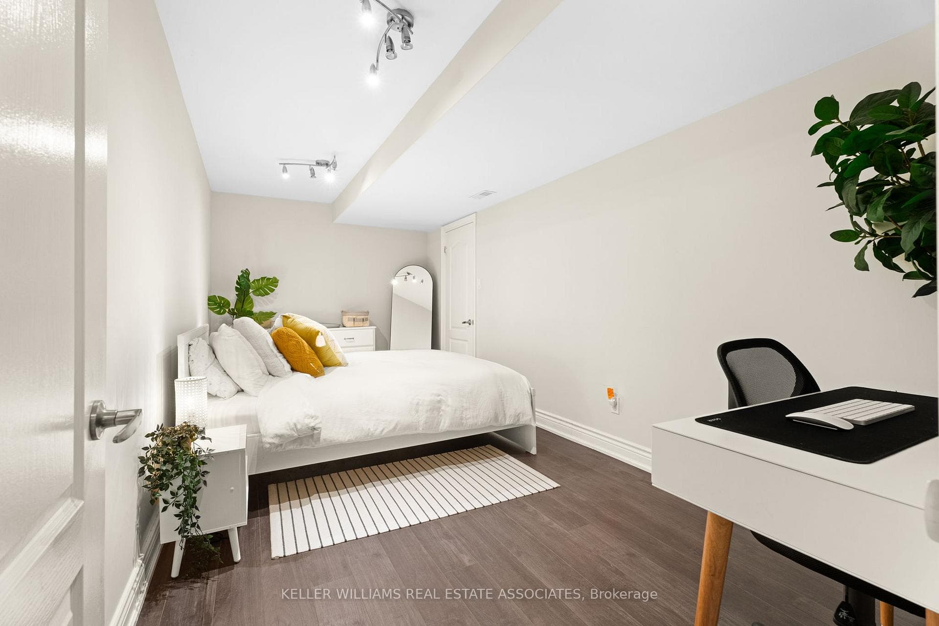 149 Shephard Avenue photo 35