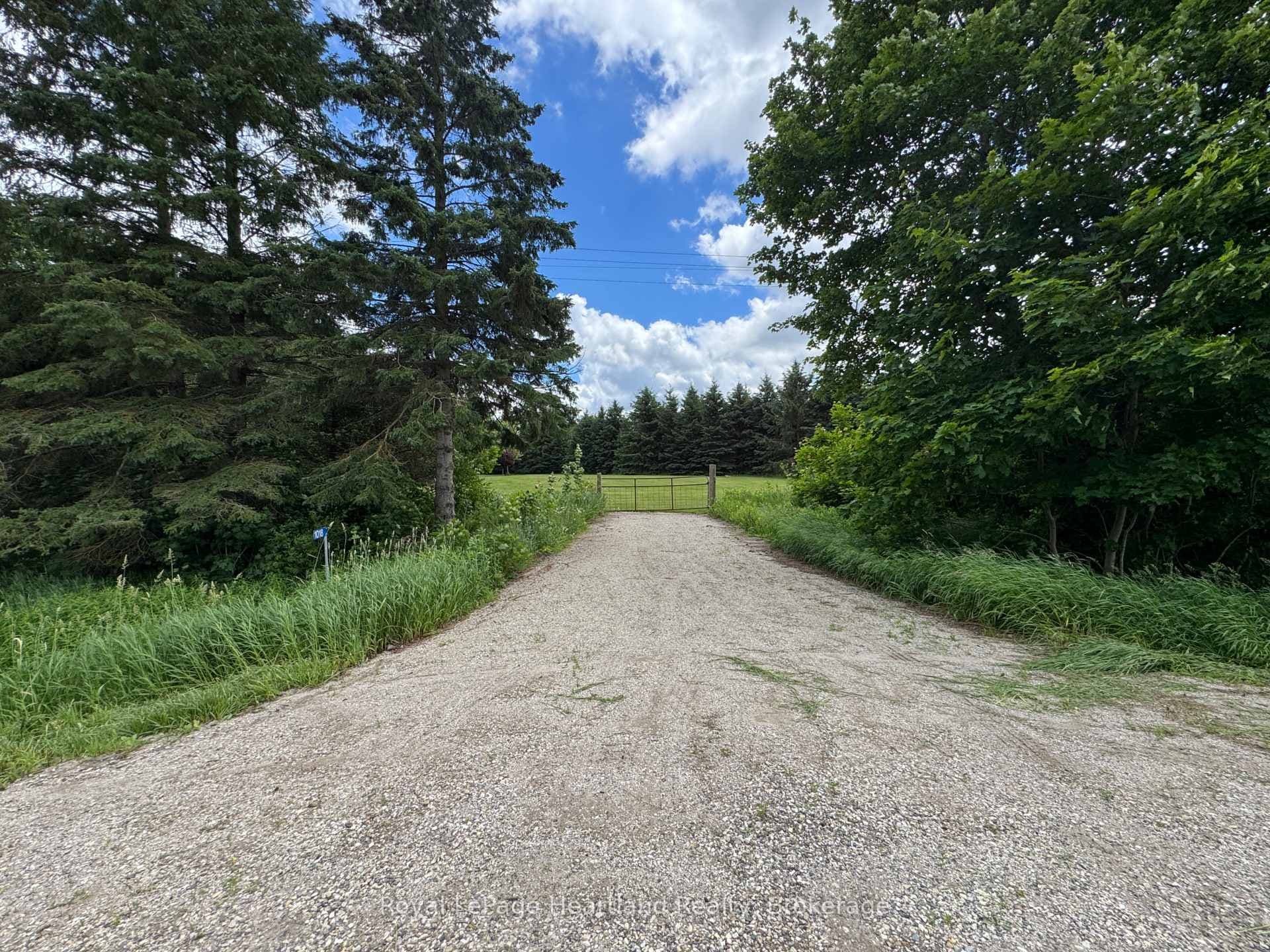 1018 Harriston Road photo 1