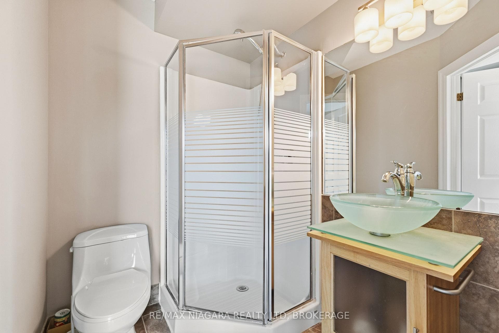 Main floor 3pc bath