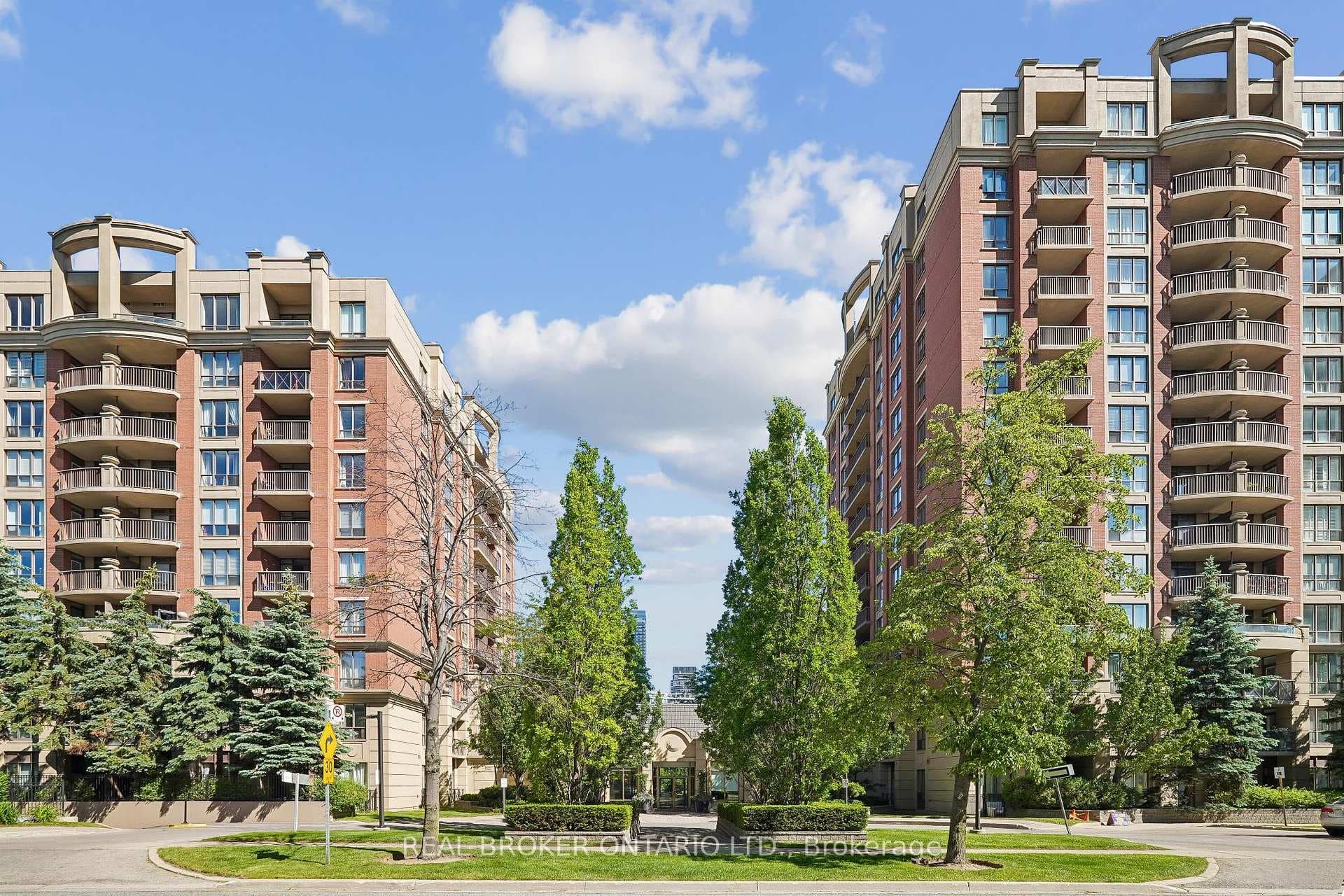 51 Harrison Garden Boulevard Unit 704 photo 2