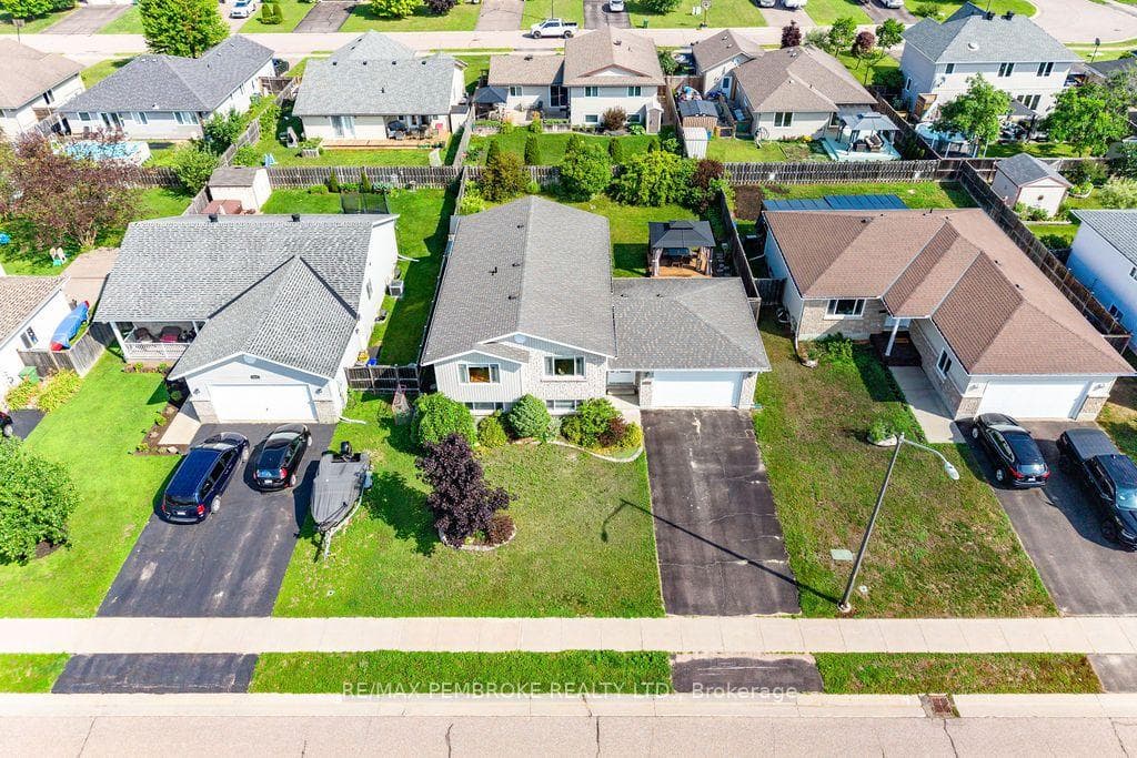 2038 Sandstone Crescent photo 36