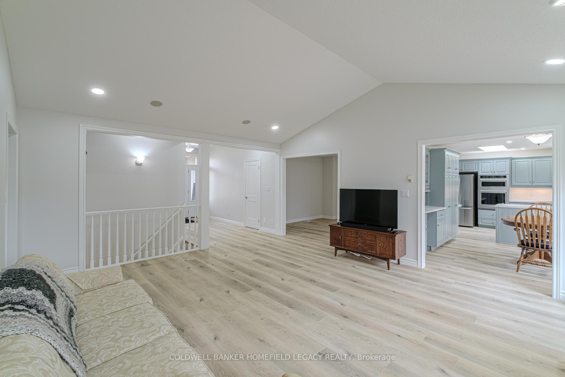 11 Oakwood Court photo 30
