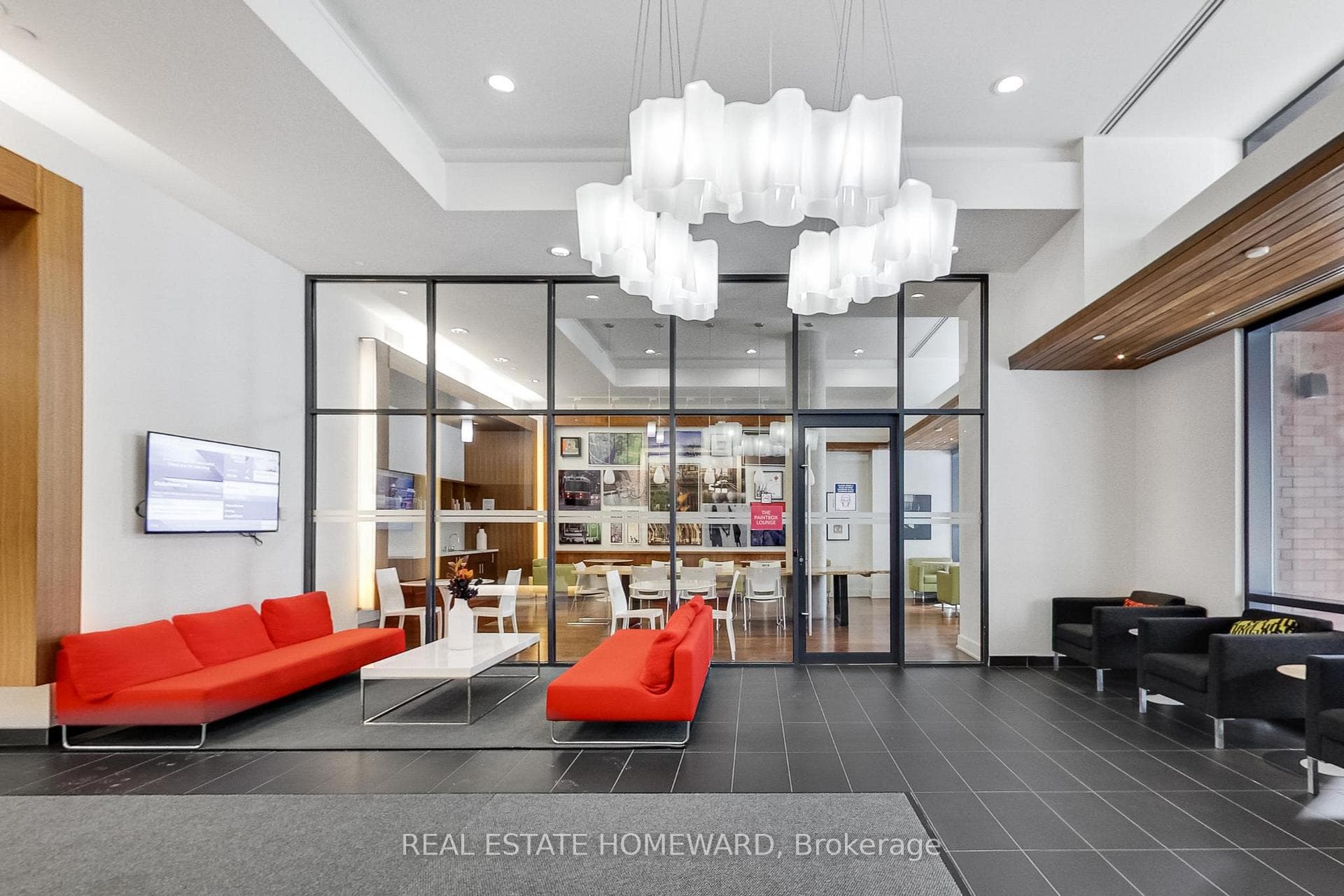Spacious Meeting Room
