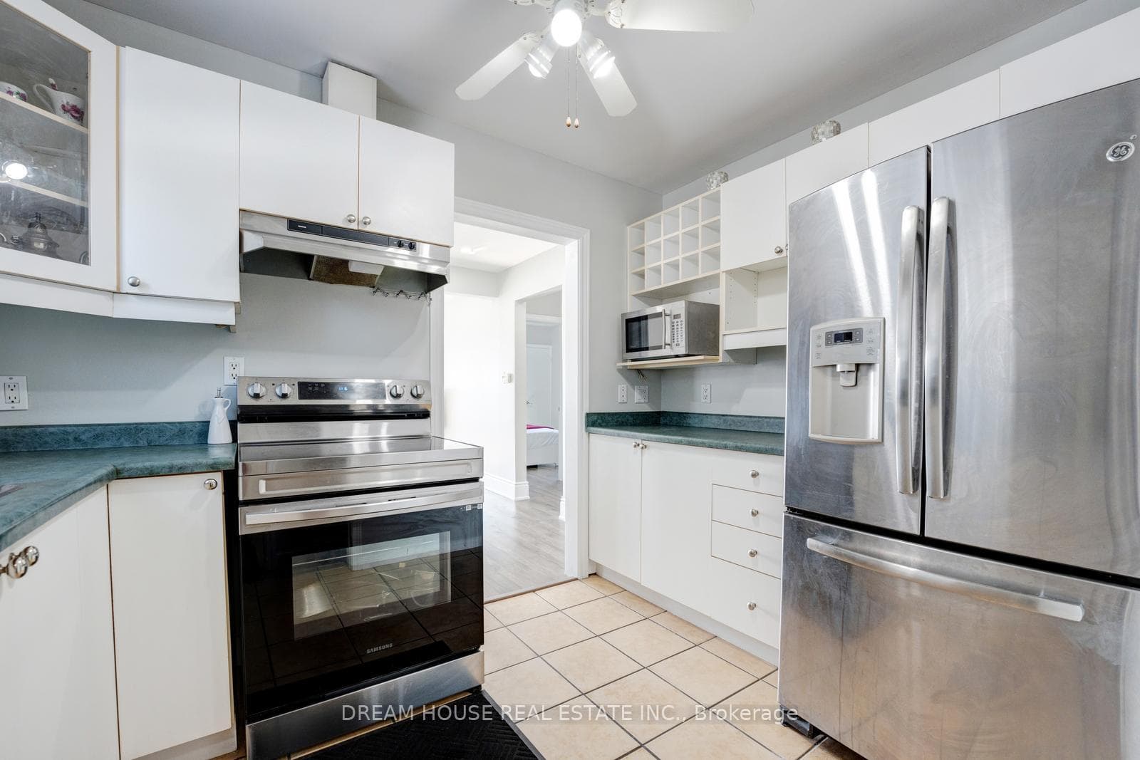 3256 St Clair Avenue photo 12