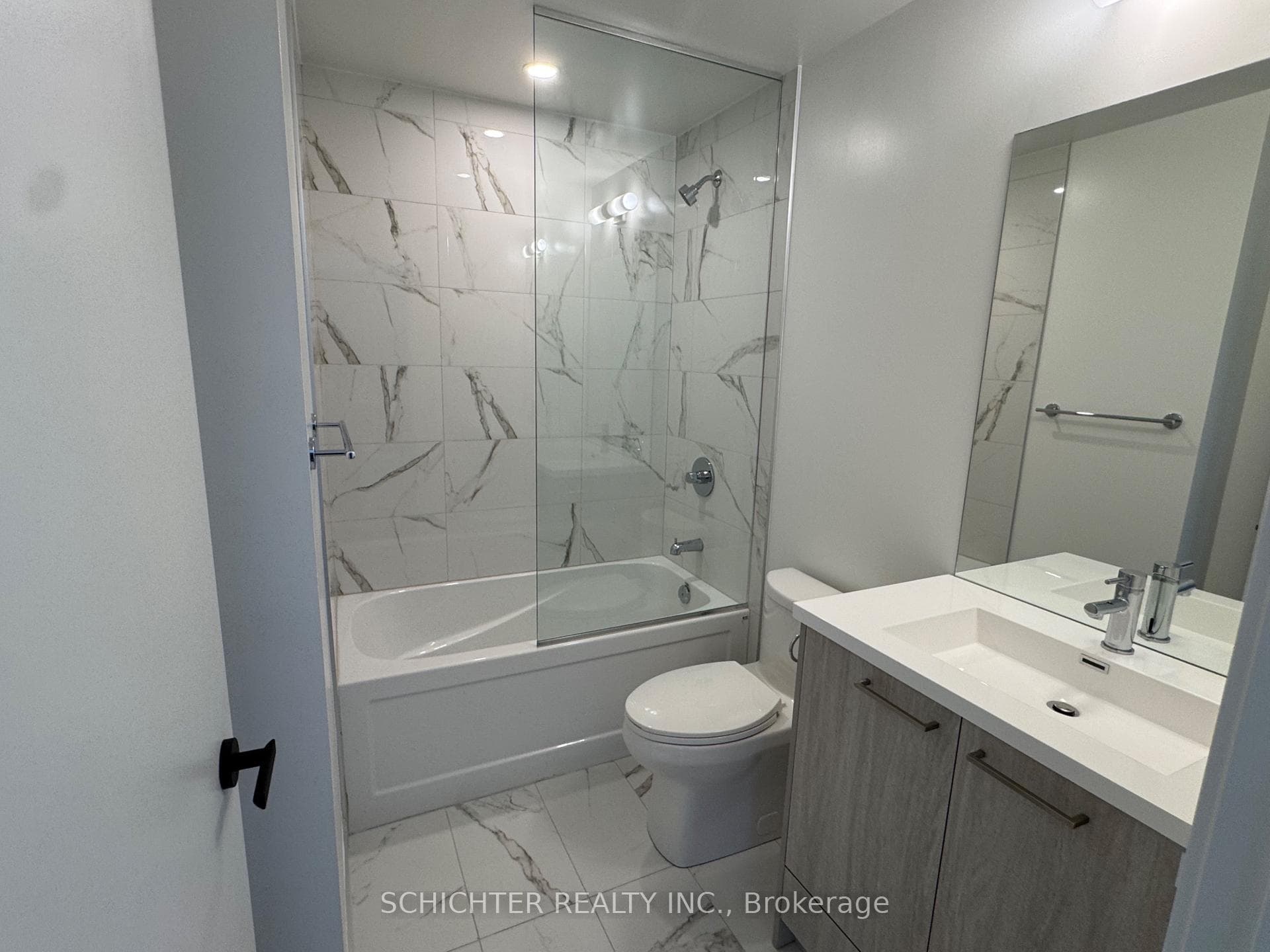 28 Interchange Way Unit 312 photo 4