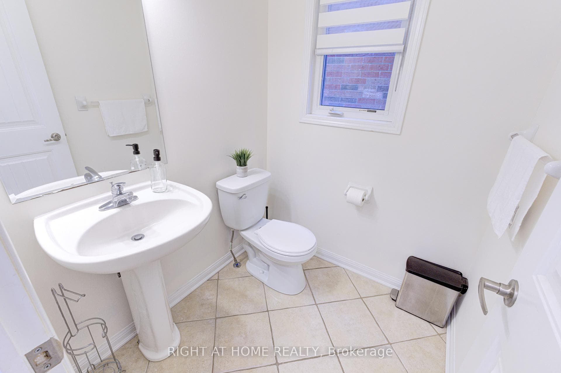 796 Rayner Court photo 14