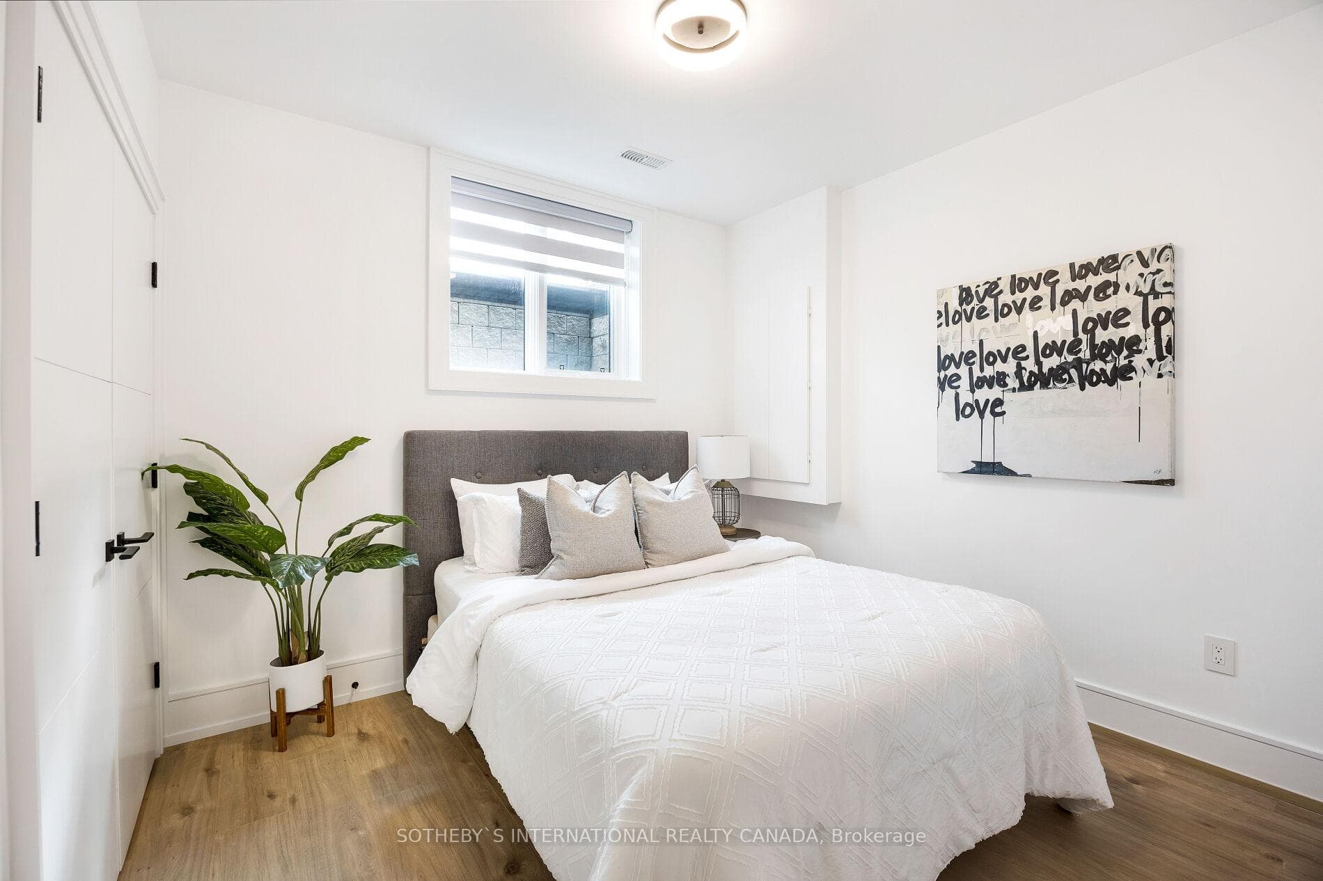 146 Divadale Drive photo 34