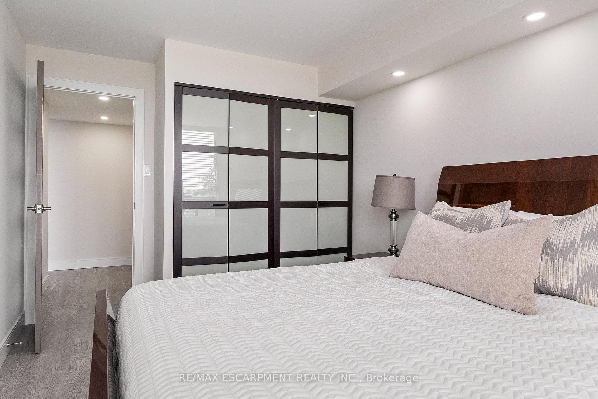 1155 Bough Beeches Boulevard Unit 406 photo 14