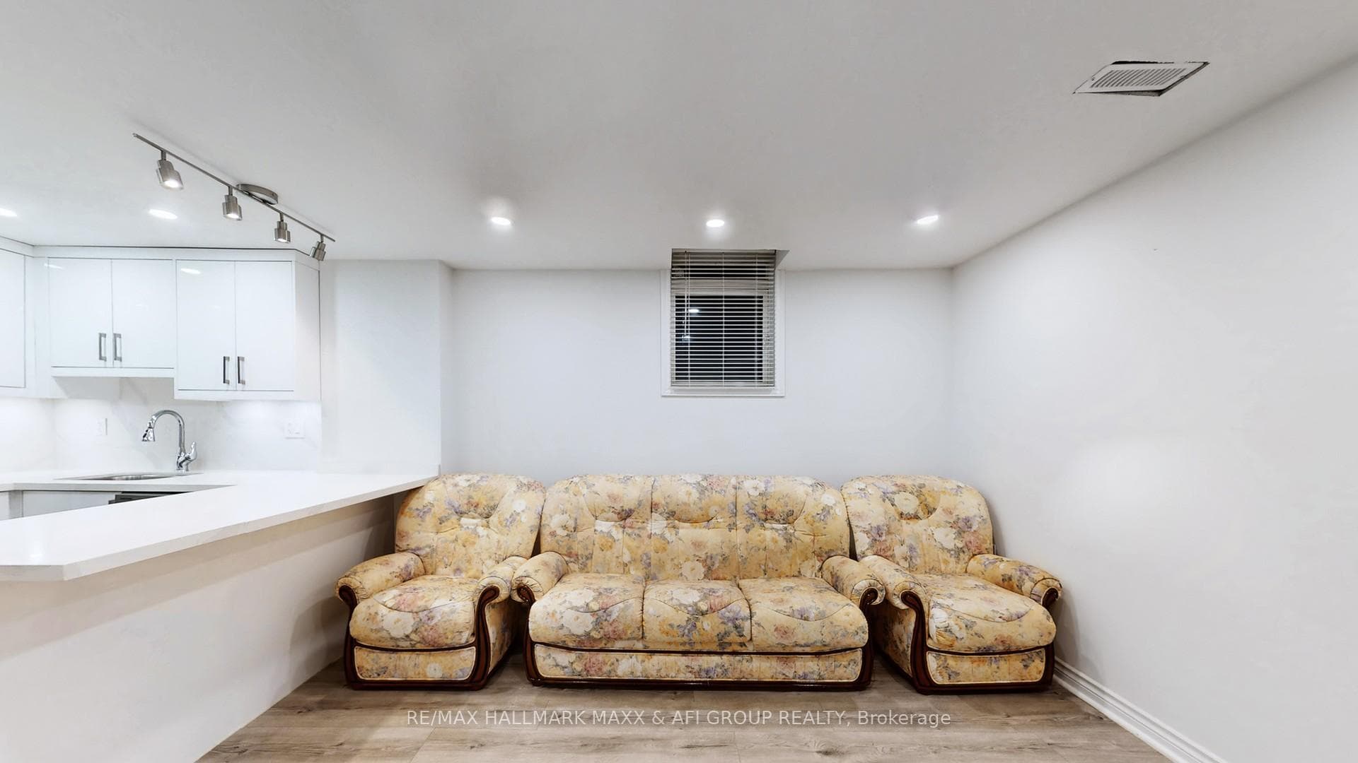 719 Shanahan Boulevard Unit Basement A photo 5