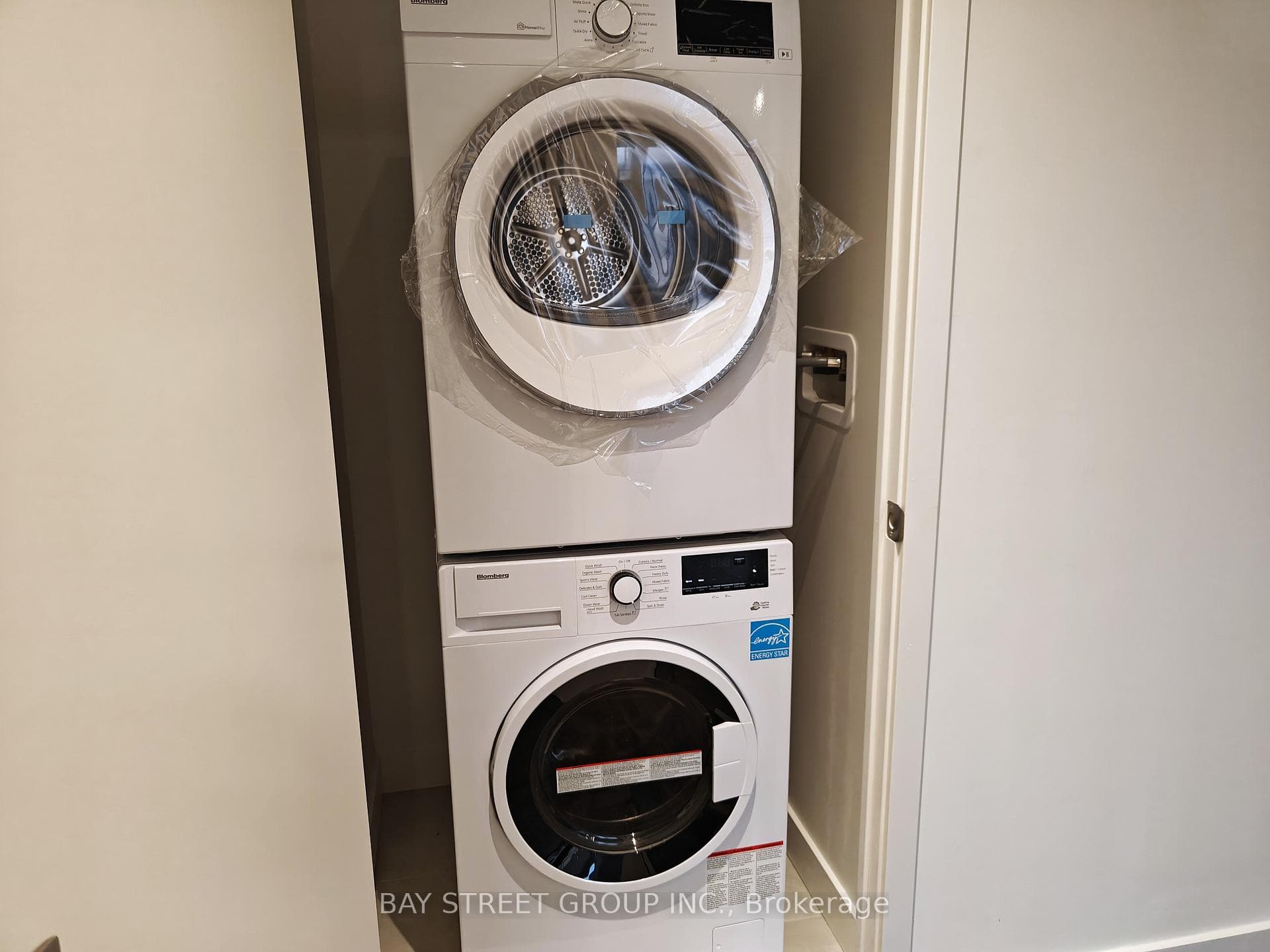 448 Burnhamthorpe Road Unit 4801 photo 15