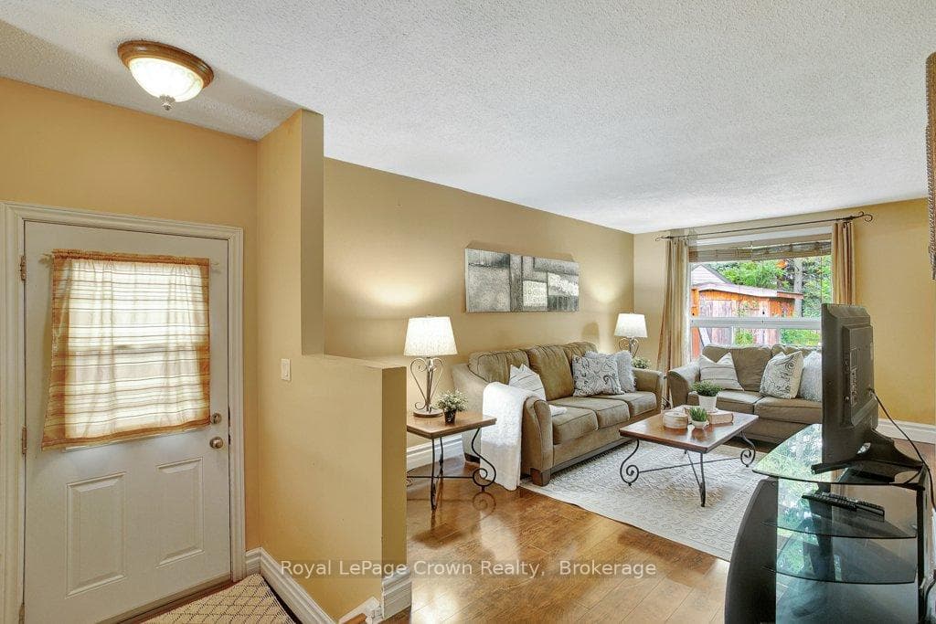 66 Carter Crescent photo 3