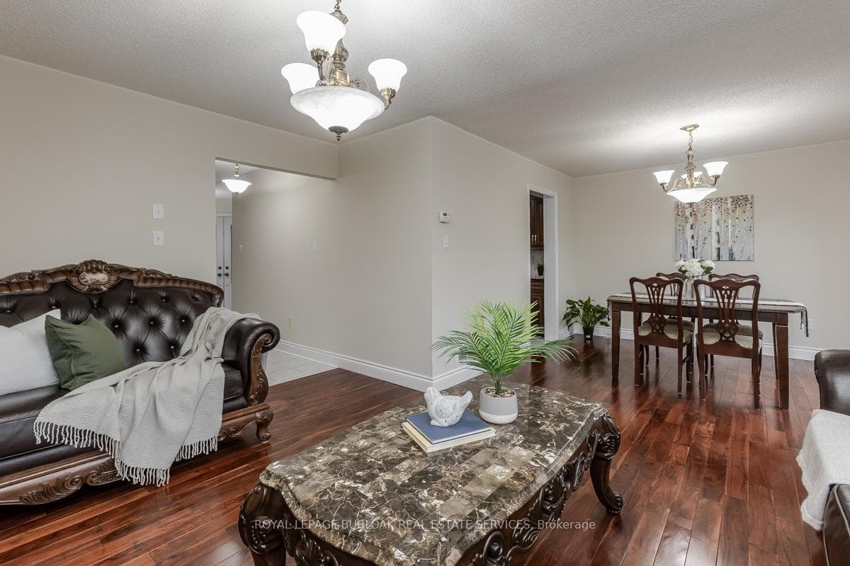 573 Phoebe Crescent photo 25