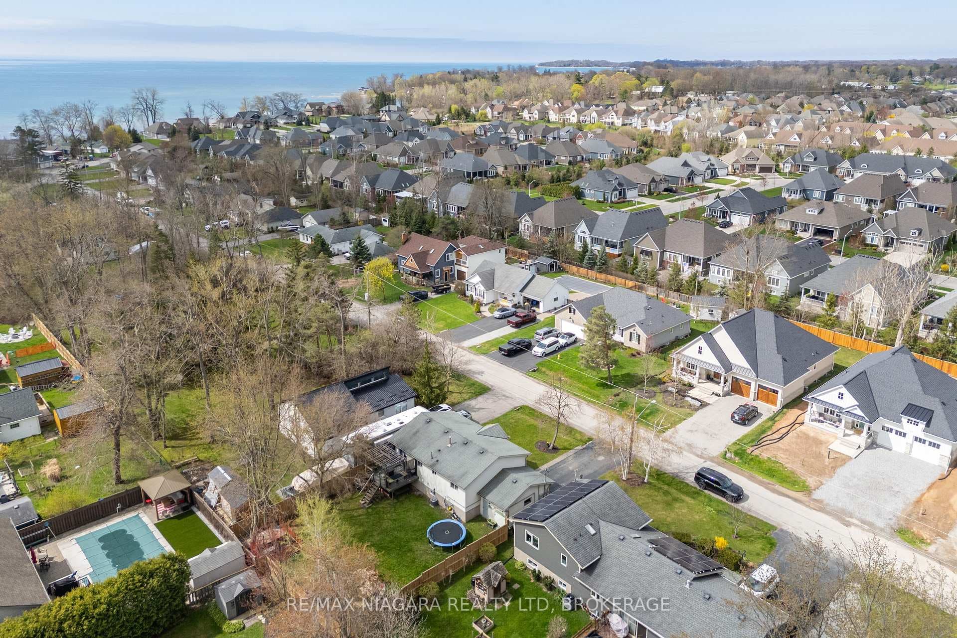 44 Maple Leaf Avenue photo 40