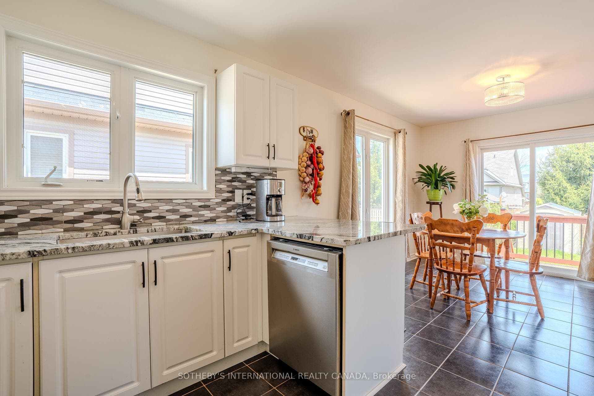 19 Grand Poplar Lane photo 14