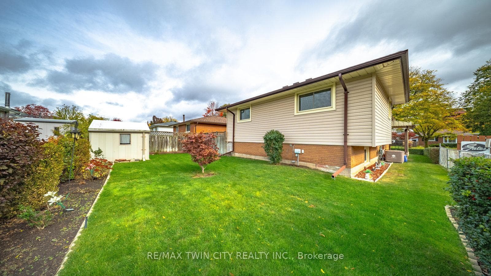 42 Palm Crescent photo 39