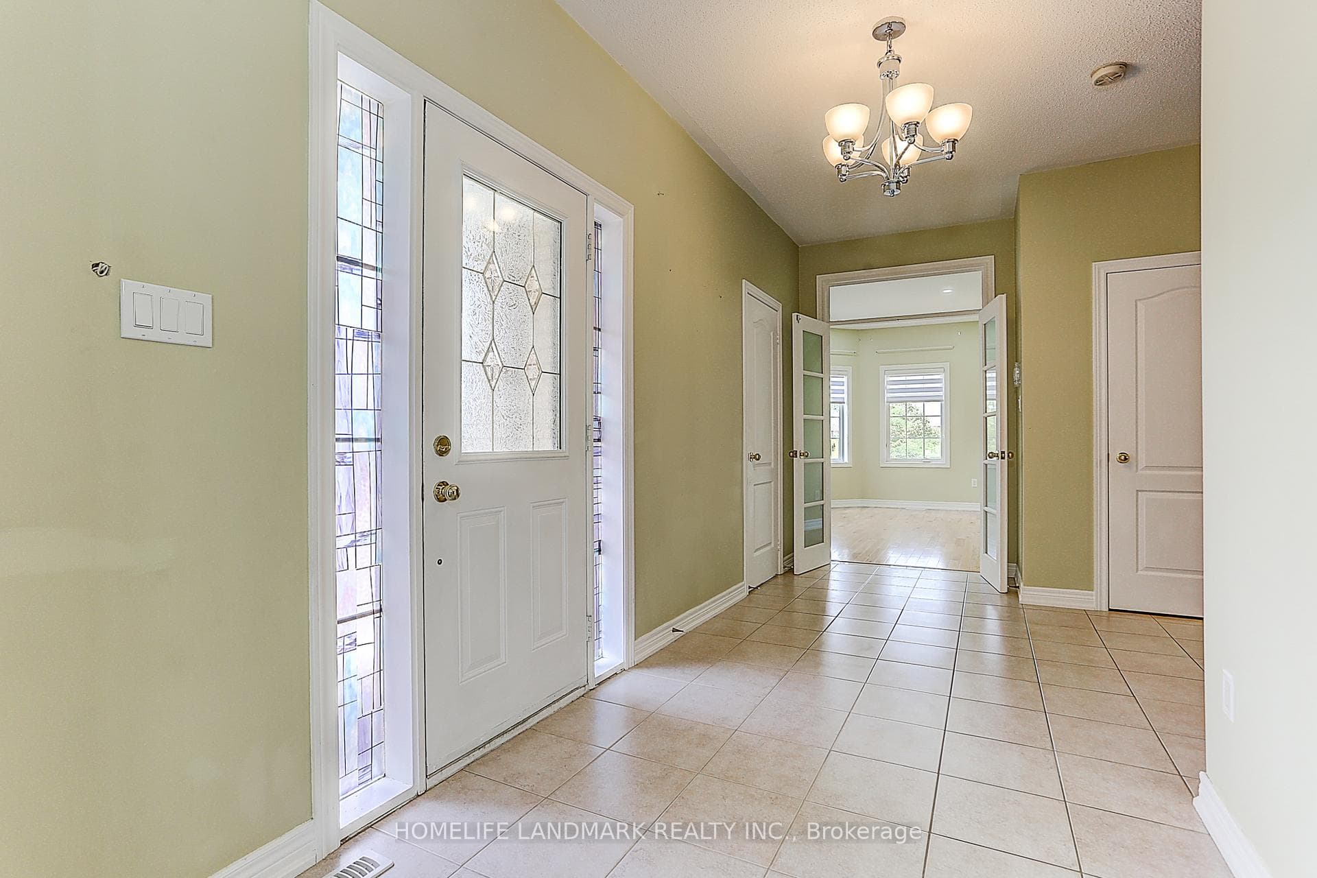 33 Highmark Drive photo 3
