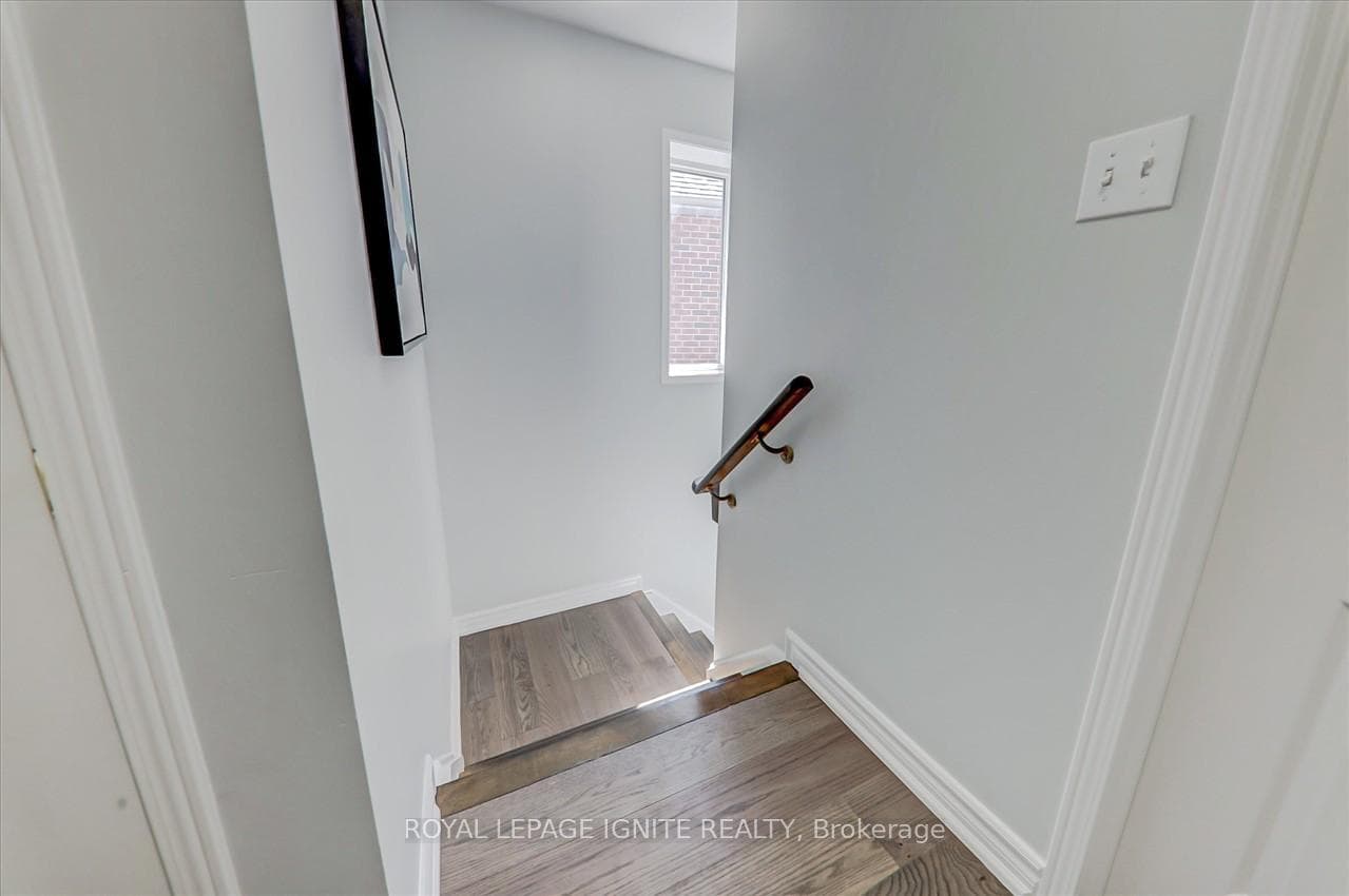 68 Vera Lynn Crescent photo 16