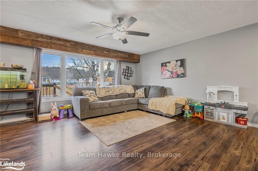 88 FOX Street photo 9