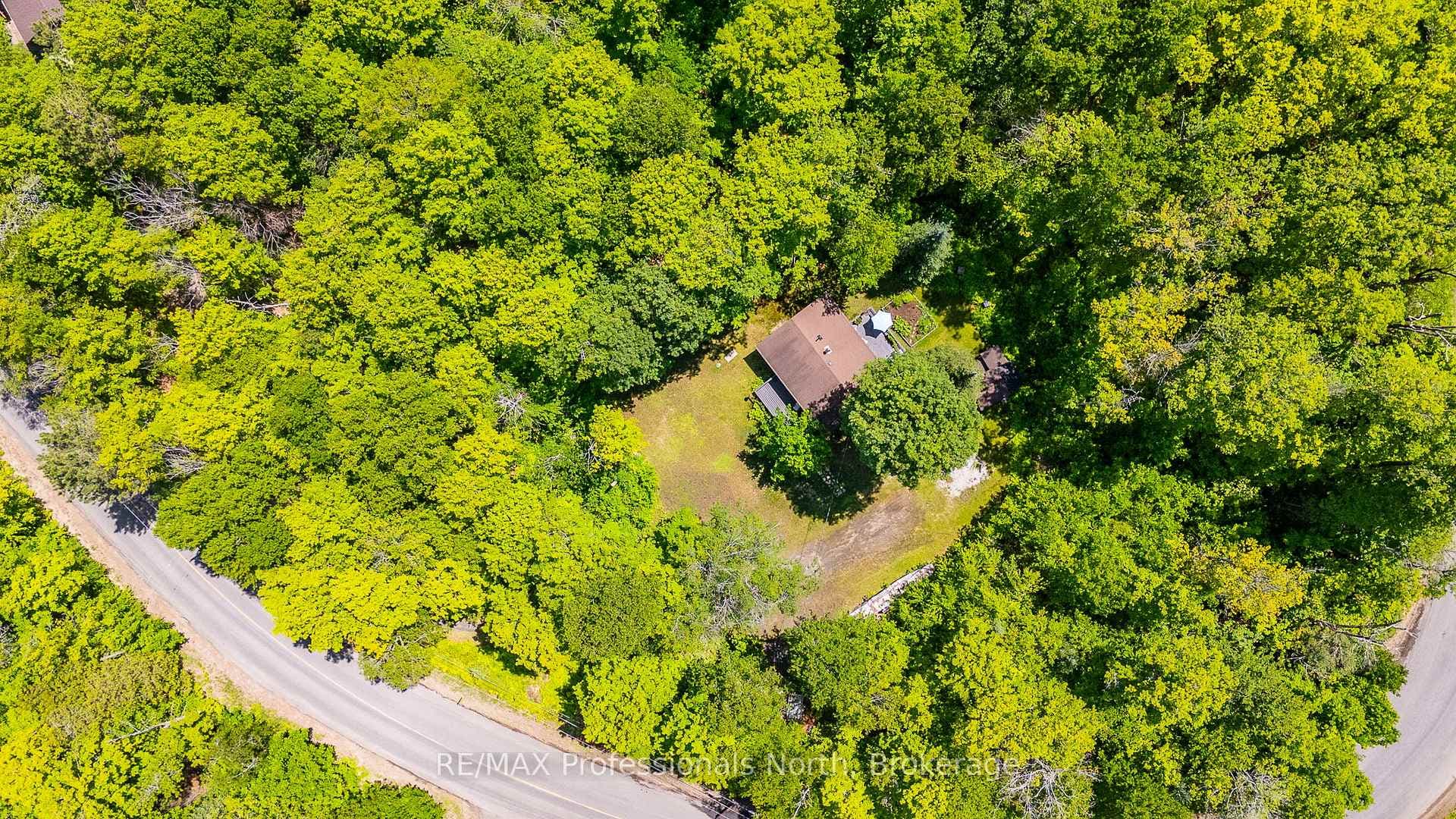 4792 Harburn Road photo 40