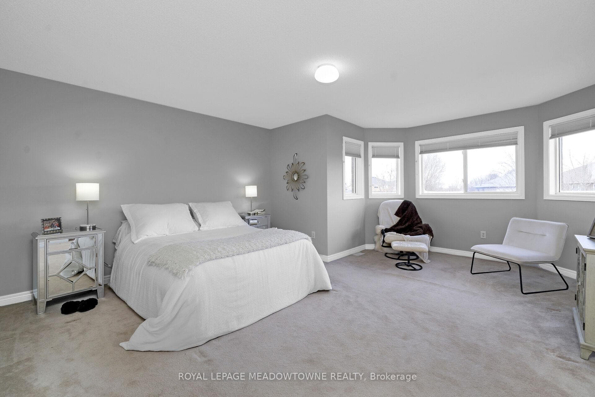 347 Ellwood Dr W Principal Bedroom