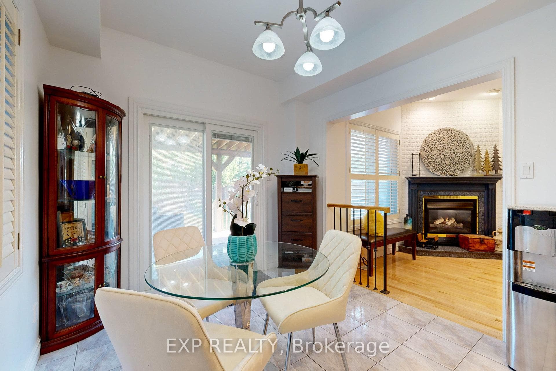42 Richbell St - Breakfast and Family Room
