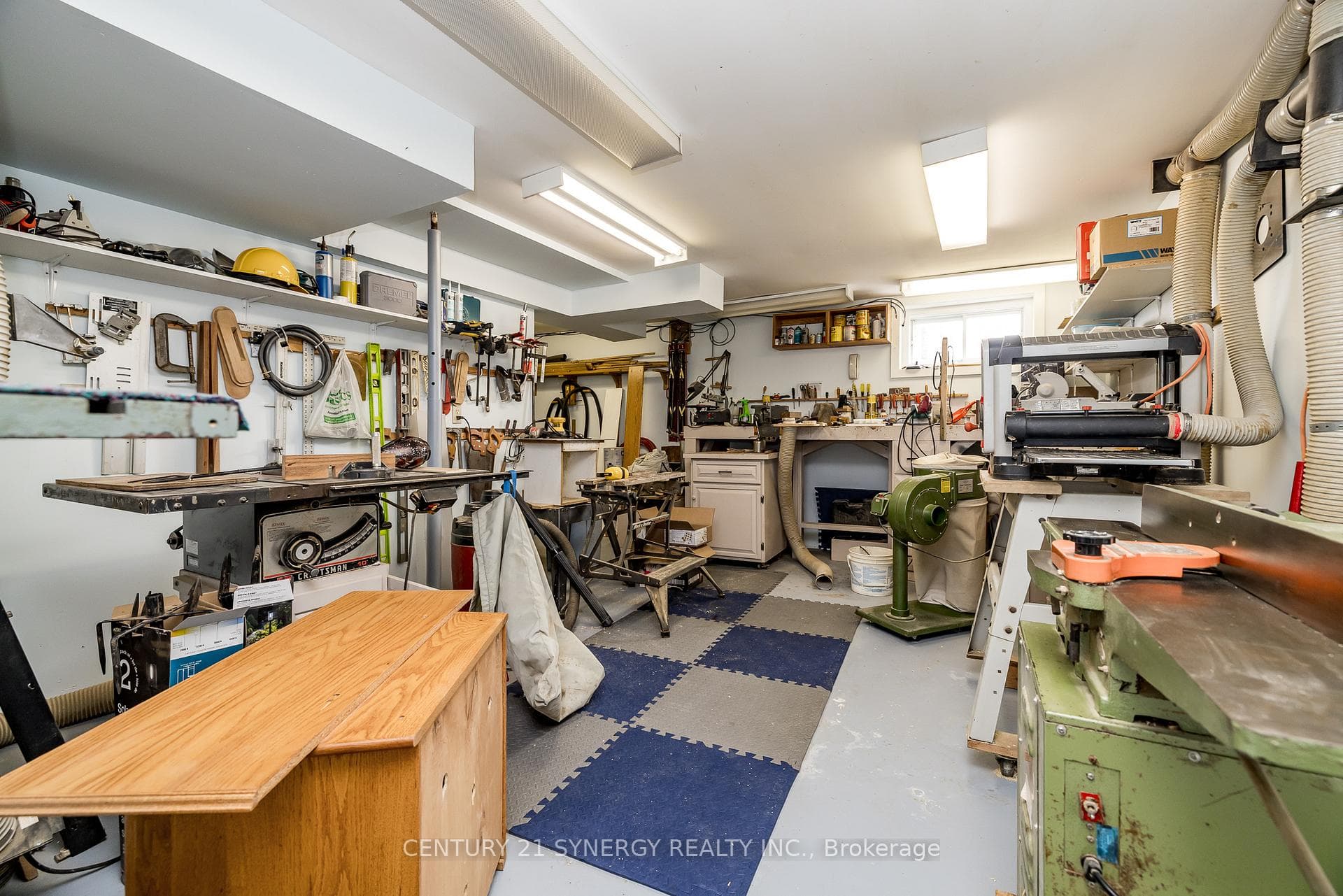 Workshop/Hobby Room