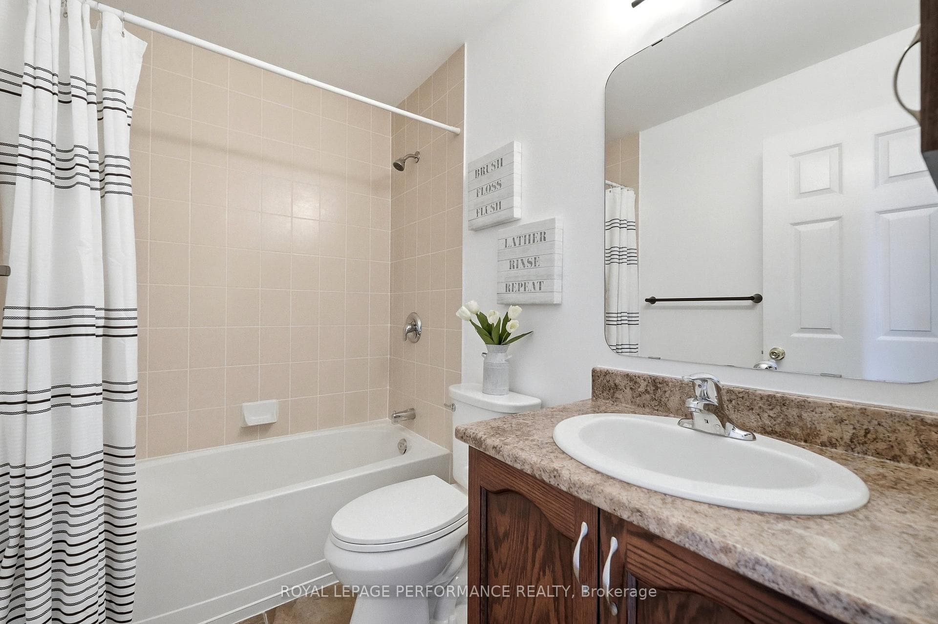 366 Jasper Crescent photo 31
